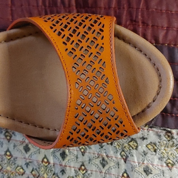 KENNETH COLE* Reaction Soleness strap wedge sandal size 8 tan/orange colour - Picture 10 of 12